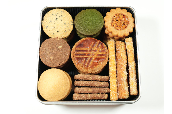 蓋を開ければ広がるバターの香り。新潟の老舗和菓子屋が贈るクッキー缶「Cookie Nature」と、果実感あふれる「佐渡りんご ジュレ」