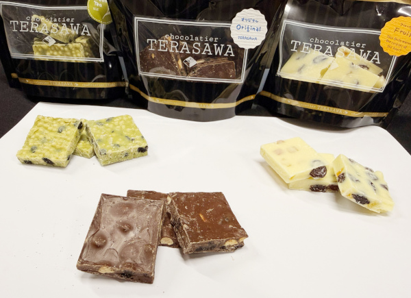 口どけなめらかなピーナッツチョコ「てらチョコ」とサクサク感が癖になる「柿の種チョコ」