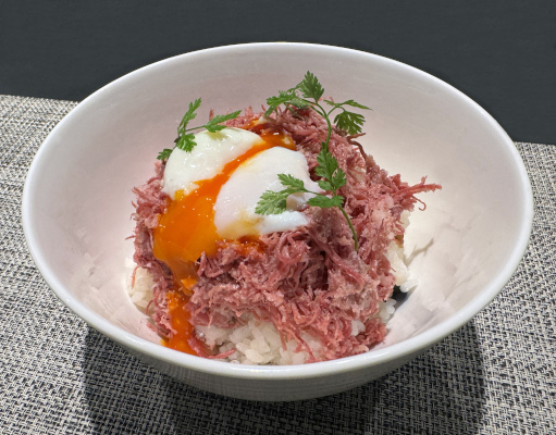 職人の手作業で実現！炊き立てご飯にのせると、黒毛和牛の脂がジュワッととろける「千駄木腰塚コンビーフ」