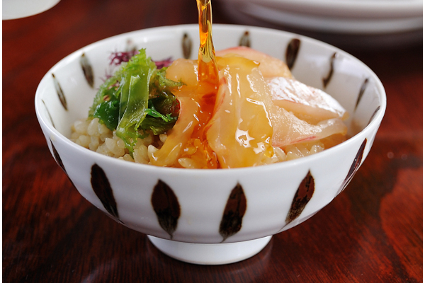 愛媛の「宇和島鯛めし」を自宅で再現！「ご当地冷凍食品大賞」で最高金賞を受賞、旅気分を味わう本格セット
