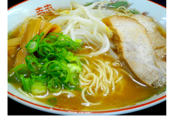 生麺のおいしさが続く。広島の屋台ラーメンの味「麺匠碓井 広島中華そば」