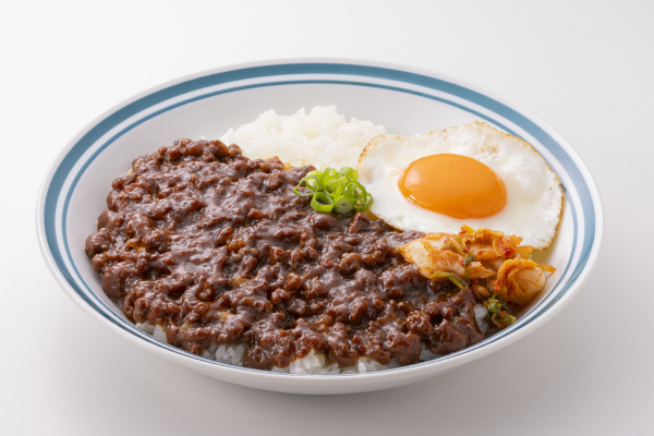大豆本来のふくよかな旨みの豆味噌「名古屋味噌」と、人気カフェの味を再現した「ぞうめし屋監修 肉みそ」