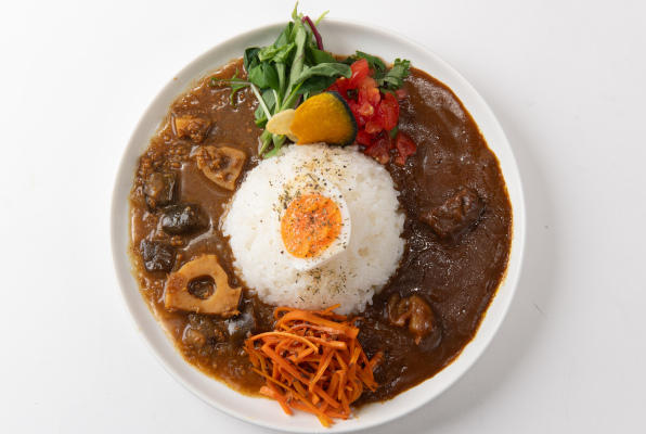 3000種類のレシピからセレクト！一度に2種類の味を味わえる「あいがけカレー」とこだわりのスープカレー