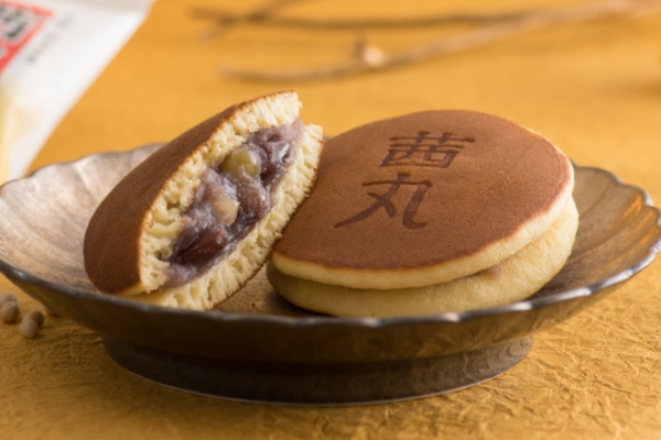 豆の風味が広がる「五色どらやき」と、生地・あん・プリンの食感が重なり合う「プリンどらやき」