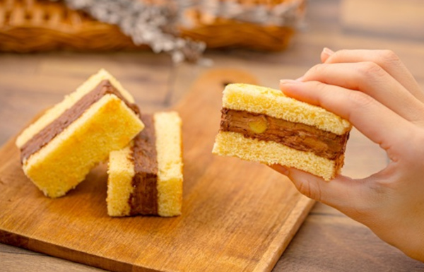 あの東京・赤坂発祥の名菓、くるみ入りチョコレートケーキの味がお取り寄せに！「トップス ケーキサンド」