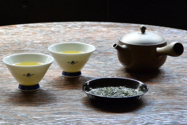 京都・宇治で創業約450年「上林春松本店」の煎茶「徒然」と気分で選ぶお茶のアソート「hoho・emi ASSORT」