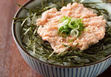 山陰のおいしさにこだわった居酒屋さんがお届け！冬の王様、紅ズワイガニたっぷりのかにどんぶり