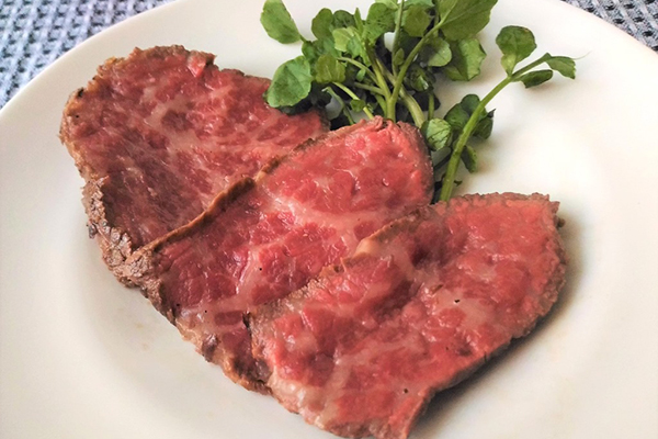 牛肉の旨味を存分に楽しめる プロが目利きした極上「黒毛和牛ももブロック肉」 | 日本全国お取り寄せ手帖