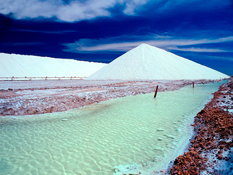 南極海につながる南オーストラリアのプライスの天日塩田塩も「伯方の塩」には欠かせないひとつ
