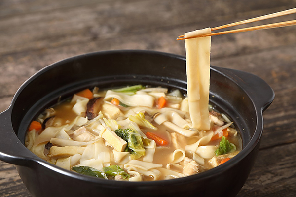 たっぷりの野菜と煮込んで、あったかヘルシー。埼玉・深谷名物の「煮ぼうとう」