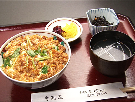 もっとも著名なメニューは、鳥類のミンチを使った親子丼