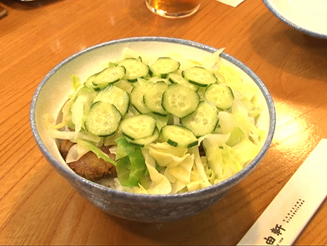 いかにも花街の女性が好みそうなヘルシーさと彩り、食べやすさが相まって幾層にも重なっている。