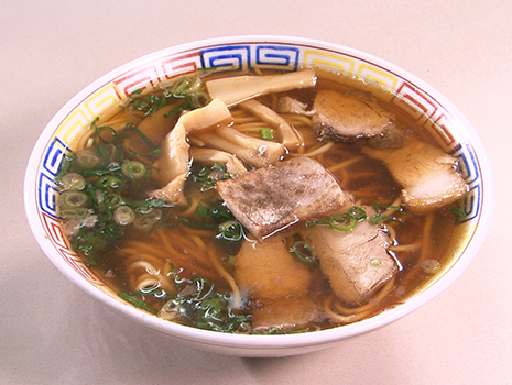 ラーメン、うどん・そば、丼ものなど、食堂メニューが揃う