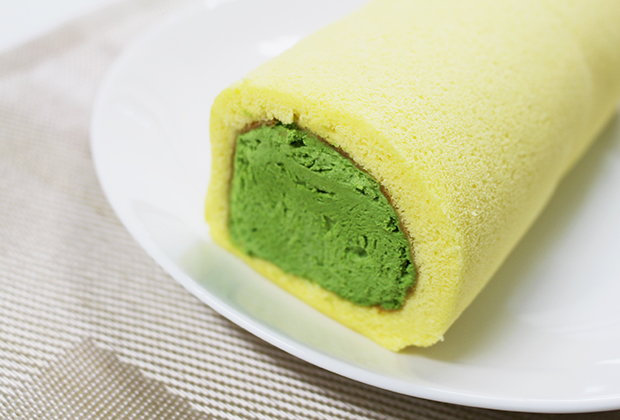 今回は京都・茶游堂の『濃茶ロールケーキ』です