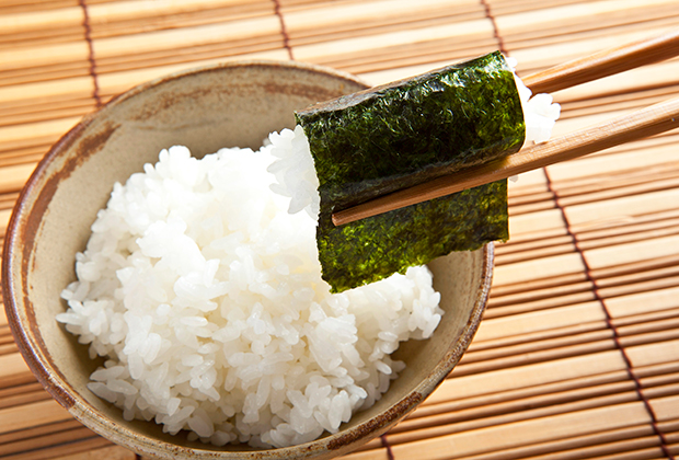 大阪湾で採れた海苔を使った味付け海苔を作りました