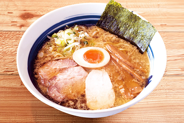 澄んだスープとコクのある味わいが絶品！　東京ラーメンの老舗・直久の『こく旨醤油らーめん』