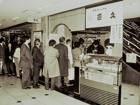 シンプルで懐かしく、美味なラーメンは大人気となり、行列の絶えない店に