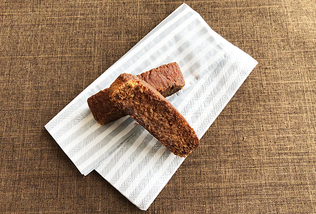 全体がしっとりタイプで、焼き菓子のような食感