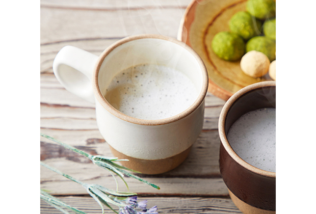 ほうじ茶といえば、庶民的なお茶というイメージでしたが、近年ではアイスクリームや、ほうじ茶ラテ、かき氷など、ほうじ茶を使ったカフェメニューやスイーツの人気が広がっています