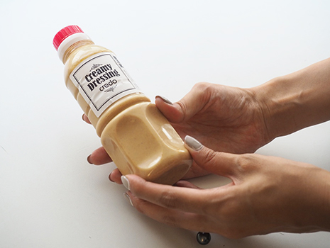 カフェのランチのサラダにかけて出していたのが口コミで評判になって、商品化して通信販売も始めたとか
