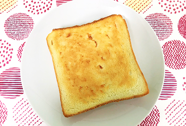 カリッと焼きあがった表面は香ばしく、その中からは小麦の味と香りがふわっっと立ちます！