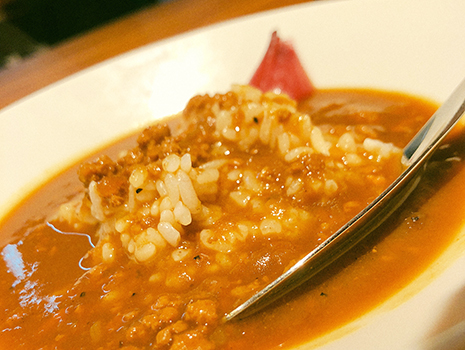 〆にはかつ丼、ソースカツ丼、カレー、カツカレー、生姜焼き丼を完備。そうそう、これこれと、酒飲みが欲していたアイテムが揃っている