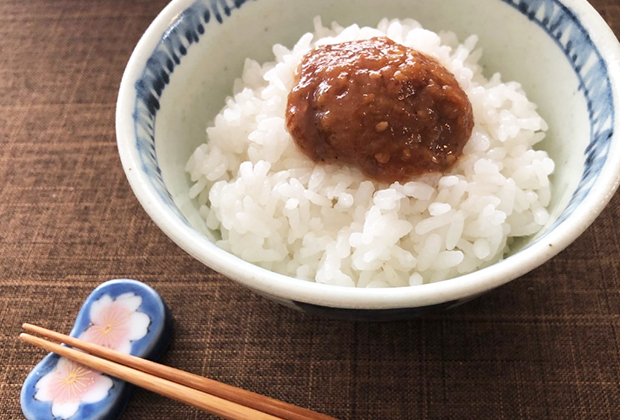 甘めの麦味噌に鯛のうまみが加わっています。おにぎりに塗って、焼きおにぎりもおいしそうです！