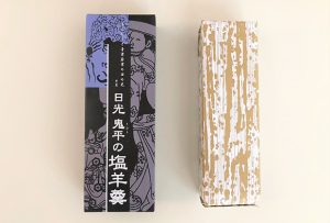 中に竹皮の模様の密閉包装。昔からあるザ・ヨウカン！ といった風情です。