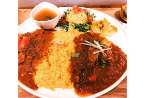 カリープレート1400円。チキンマサラと珍しいポークビンダルーをチョイス。