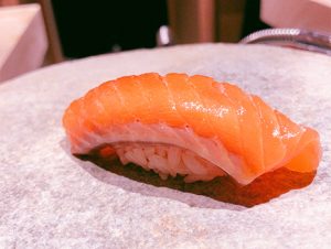 さくらますの握り美味かったなー、ノドグロ丼はやっぱりいいよね、と、記憶に残る品をポイントで配し、飽きさせない。