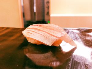 移転を機に挑戦し、試行錯誤していた羽釜を使った酢飯も安定。シャープだけれど主張し過ぎず、とてもいい。