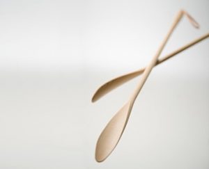 かかとへのフィット感や、靴に足を入れた時のすべり具合、持ち手の握りやすさまで考え抜かれており、外出がさらにスムーズになりそう。