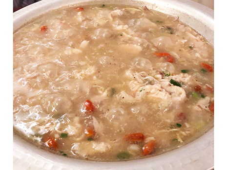 韓国では参鶏湯は夏に食べるものらしいが、確かに冷房で冷えた体にはたまらなくいい気がする。