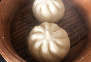 強火で約20分蒸すと、中はアツアツ、生地はふわふわに。