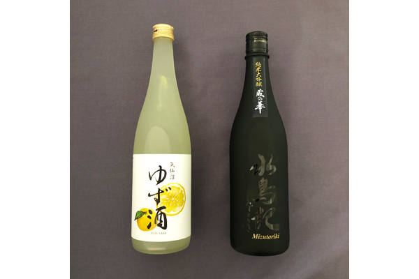 （右）「水鳥記 純米大吟醸酒 蔵の華」（720㎖） （左）「ゆず酒」（720㎖）