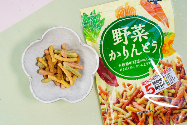 「野菜かりんとう」はさつまいも、かぼちゃ、にんじん、ほうれん草、たまねぎの味が楽しめる。ポリポリ食べやすく、子どもたちにも大人気！