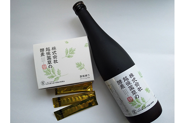 新潟県上越市の「越後薬草」が作る、野草を中心に80種の成分を発酵