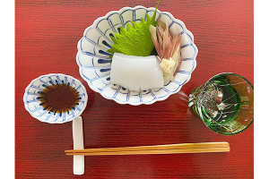 まずはお造りで。身が締まっているので、素人でもけっこうキレイに、おいしそうに切ることができてうれしい。