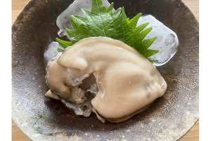 身がぷっくり、しっかりしていて食べごたえ十分、お腹も大満足。濃厚な味なので、レモンを絞ってかけるだけでおいしいです。