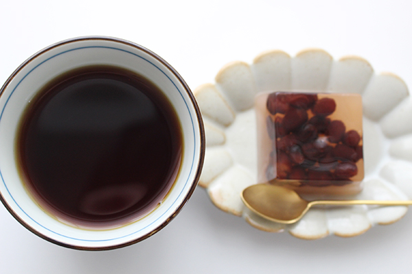 ティピカ系（ブルーマウンテンなど）はバランスが良く和菓子に合います
