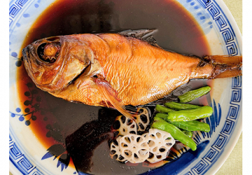 煮魚や炒め物がおいしくできる 「秘伝の煮汁 しょうゆ味(大)」 伊豆の伝統料理をご家庭で 「国内産 金目鯛の姿煮」