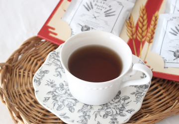リラックスタイムにホッとひと息。麦茶の概念を覆す「アップルフレーバー麦茶」