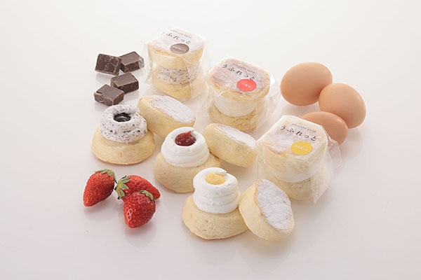 「パンケーキサンド うふれっと」（6個入り／カスタード・いちご・チョコレート各2個入／冷凍）