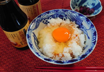 山間の小さな町から日本中にブームを引き起こした卵かけご飯専用醤油「おたまはん」