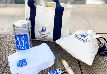 カップ酒のパイオニア「ワンカップ大関」がハンカチセットやトートバッグに変身！