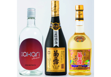コアな泡盛ファンをうならせ、泡盛初心者をも虜にする「飲み比べセット（菊之露akari、V.I.Pゴールド、サザンバレル）」