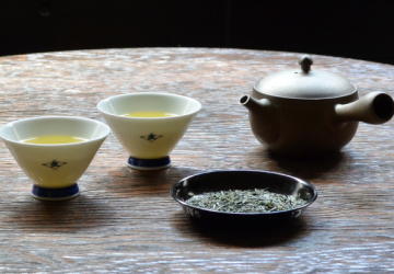 京都・宇治で創業約450年「上林春松本店」の煎茶「徒然」と気分で選ぶお茶のアソート「hoho・emi ASSORT」